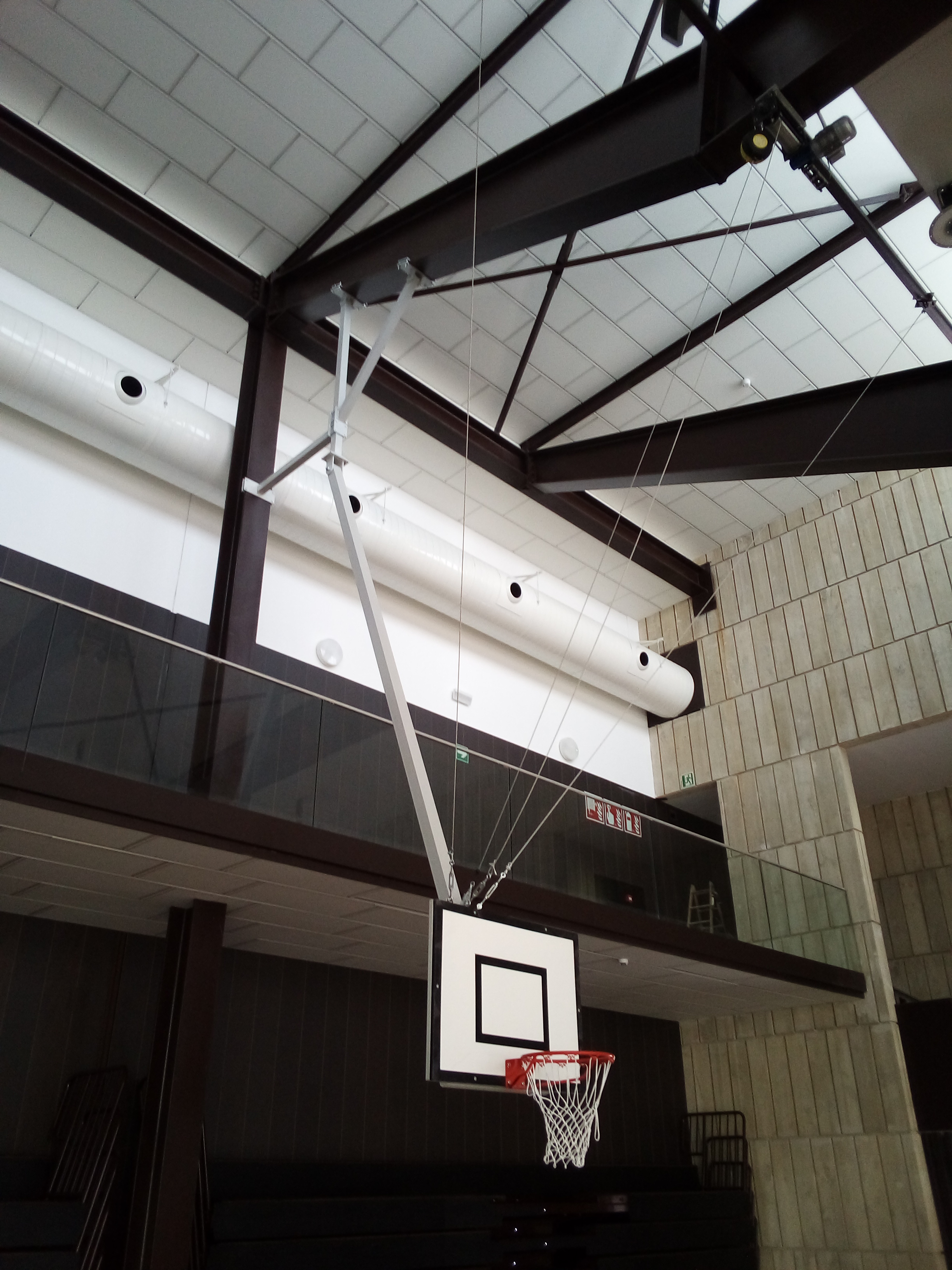 Decan Sports Equipment S.L. monotube ceiling basketball goal