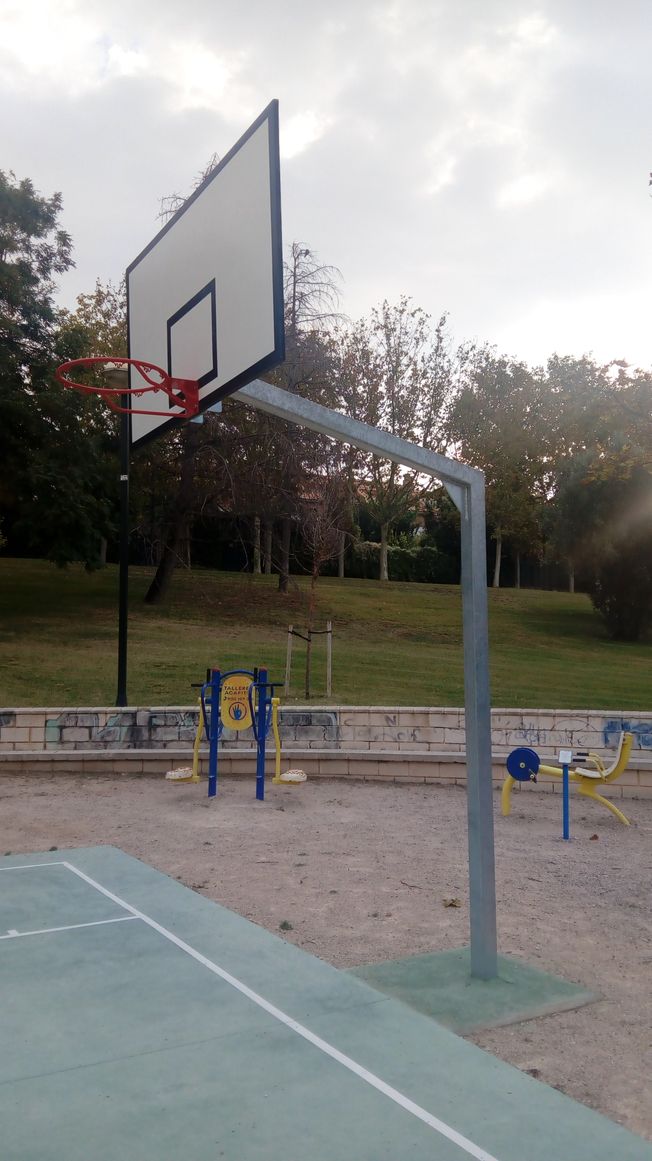 Decan Sports Equipment S.L. Fixed basketball goal